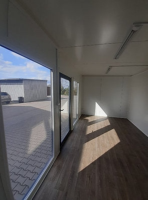 Contenedor de Oficina de 18 m2 Con Aseos